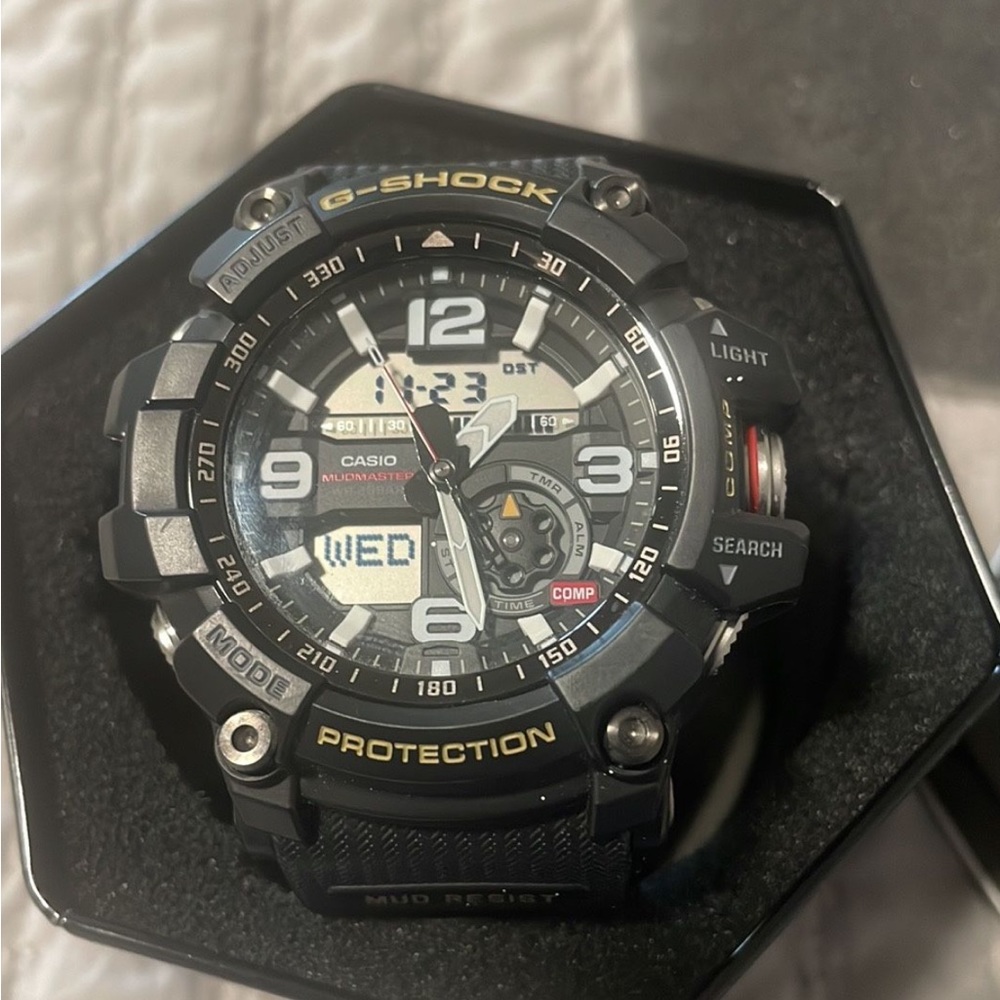 G-shock mudmaster like new. No scratches